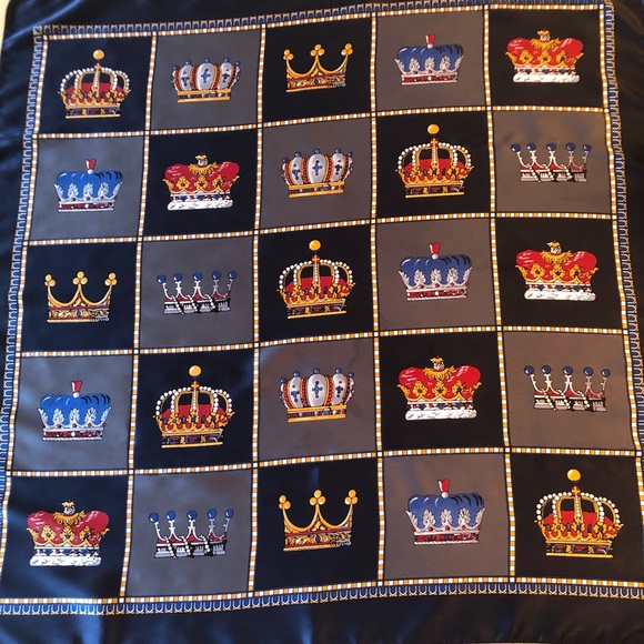 BEAUTIFUL ROYAL PALACES SCARF ❤️ - Picture 4 of 4